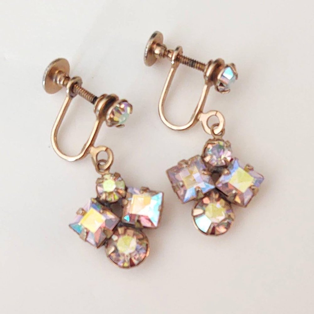 Vintage screw back iridescent rhinestone earrings - Picture 10 of 13